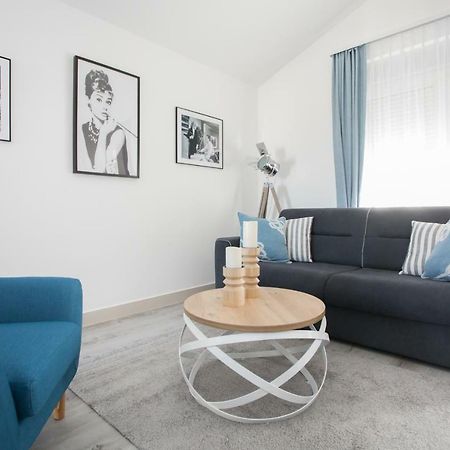 Apartment Movie Primosten Exterior photo