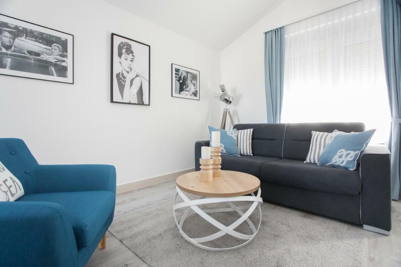 Apartment Movie Primosten Exterior photo
