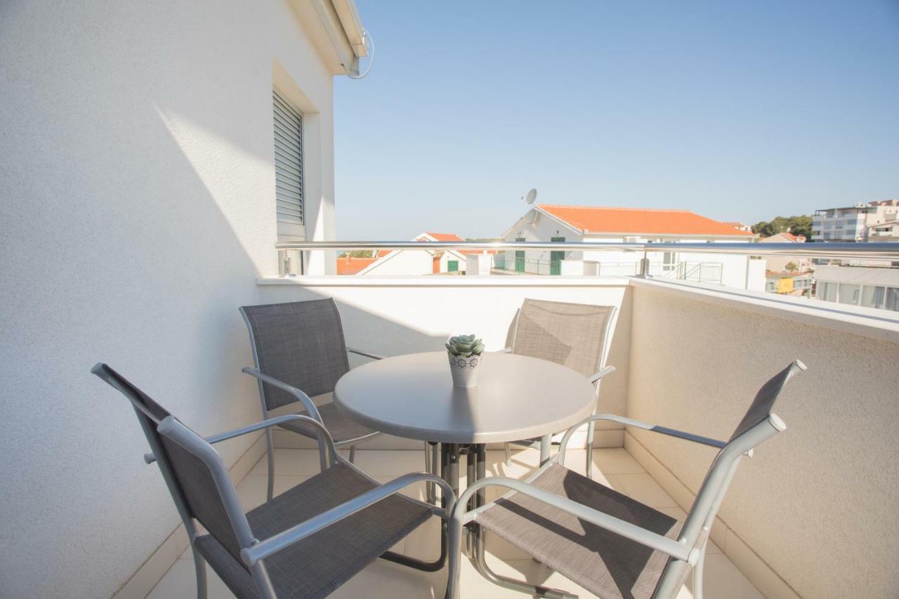 Apartment Movie Primosten Exterior photo